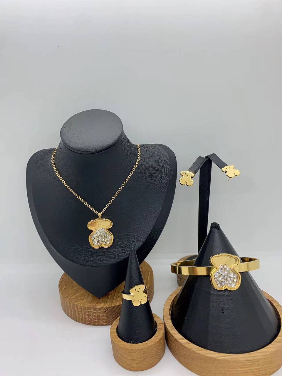 one Set Accessories
50 dhs🇦🇪

Zain45
♥️♥️♥️