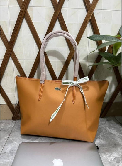 Lacoste
50 dhs✅
size 46×28×12cm

Zain42
♥️♥️♥️