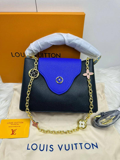 💎 LV Capitalcines
1️⃣ First quality +🎁
Size : 21 * 15 cm
90 dhs🪙🌨️
with box🎁

Zain115
♥️♥️♥️