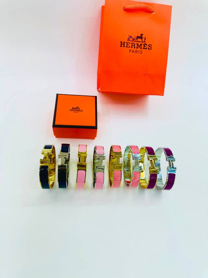 Hermes ❤️‍🔥*
Bangle 🦋
Stainless Steel 💯
With black boxes 🗃️ 
20 dhs🇦🇪🇦🇪

With brand boxes 📦 
30 dhs🇦🇪🇦🇪

With master box 🗃️ 
40 dhs🇦🇪🇦🇪

Zain216
♥️♥️♥️