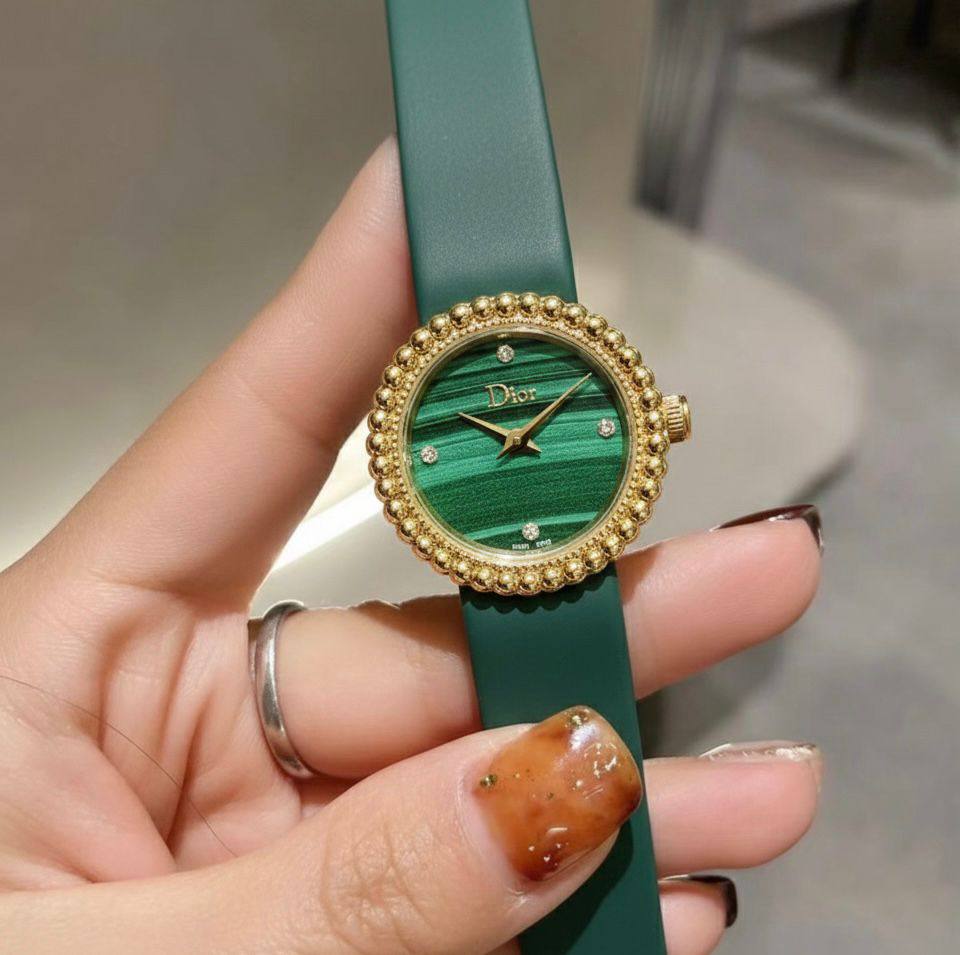 Dior
 Watch For Ladies 
Good Quality 
250 dhs❤️

Zain59
♥️♥️♥️