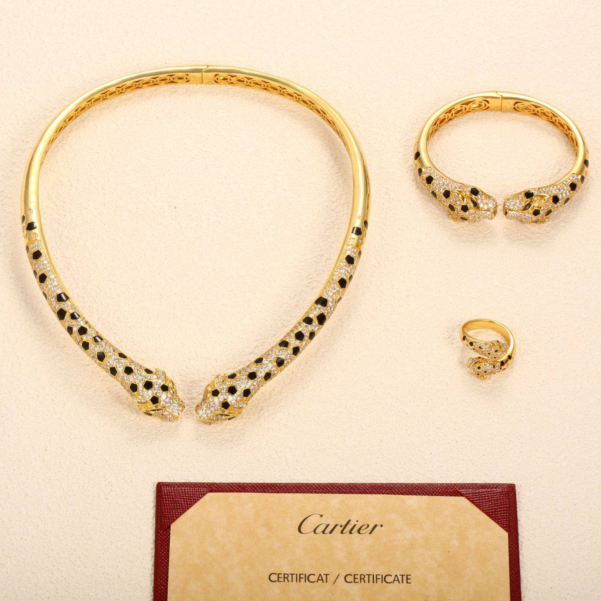 CARTIER SET 
NECKLACE BRACELET
RING
MASTER💫✨
350 DHS WITH BOX AND PAPER BAG🎁🛍️

Zain89
♥️♥️♥️