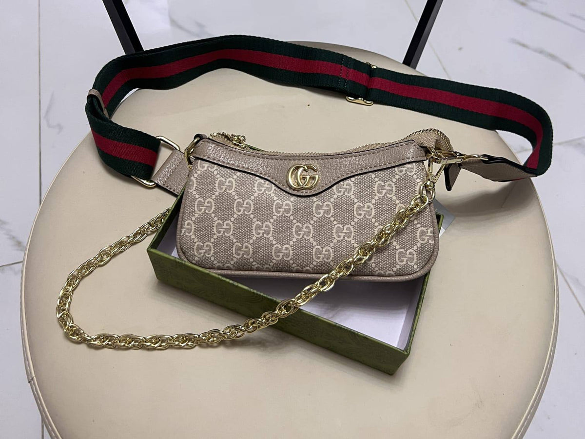 Gucci

90 dhs🇦🇪🇦🇪

with box
size 19cm

Zain26
♥️♥️♥️