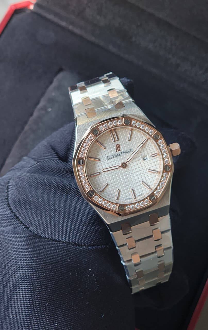 Ap watch for ladies 
good quality 
220 dhs💓

Zain59
♥️♥️♥️