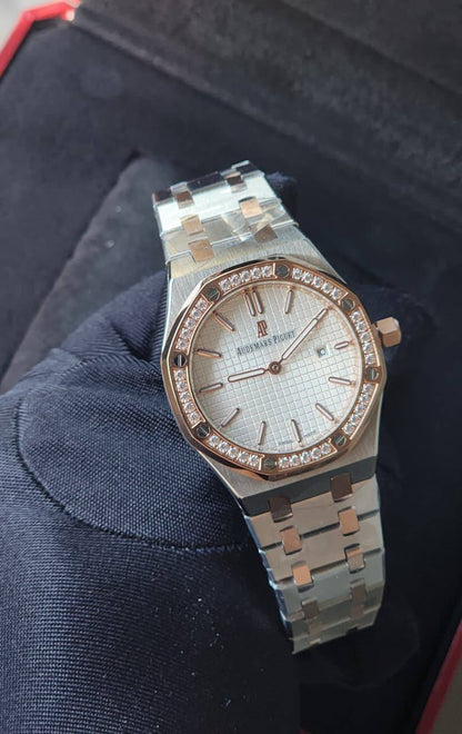 Ap watch for ladies 
good quality 
220 dhs💓

Zain59
♥️♥️♥️