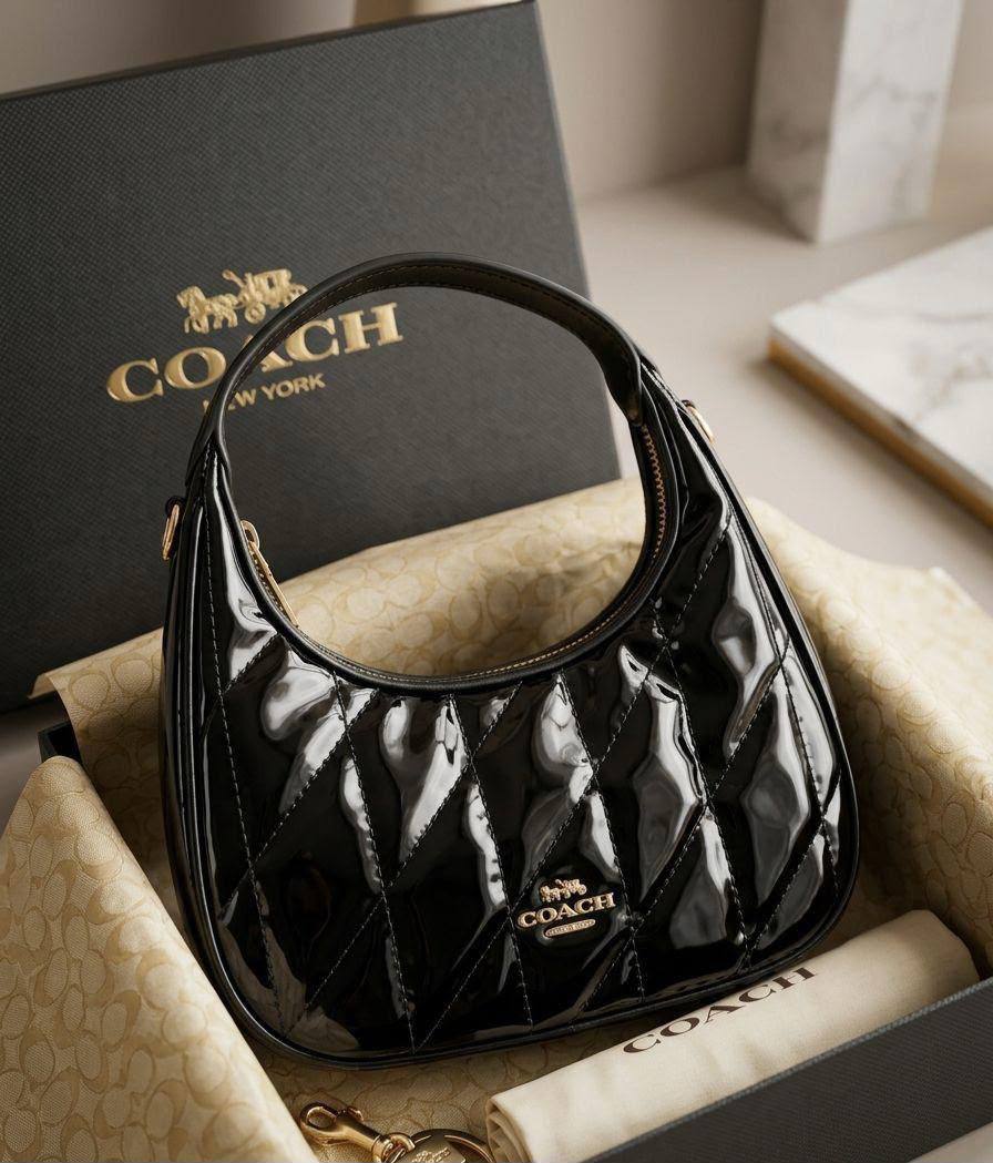 COACH 

GOOD QUALITY ☘️

Glossy material ✨
100 dhs🇦🇪🇦🇪🇦🇪

WITH BOX 📦

Zain28
♥️♥️♥️