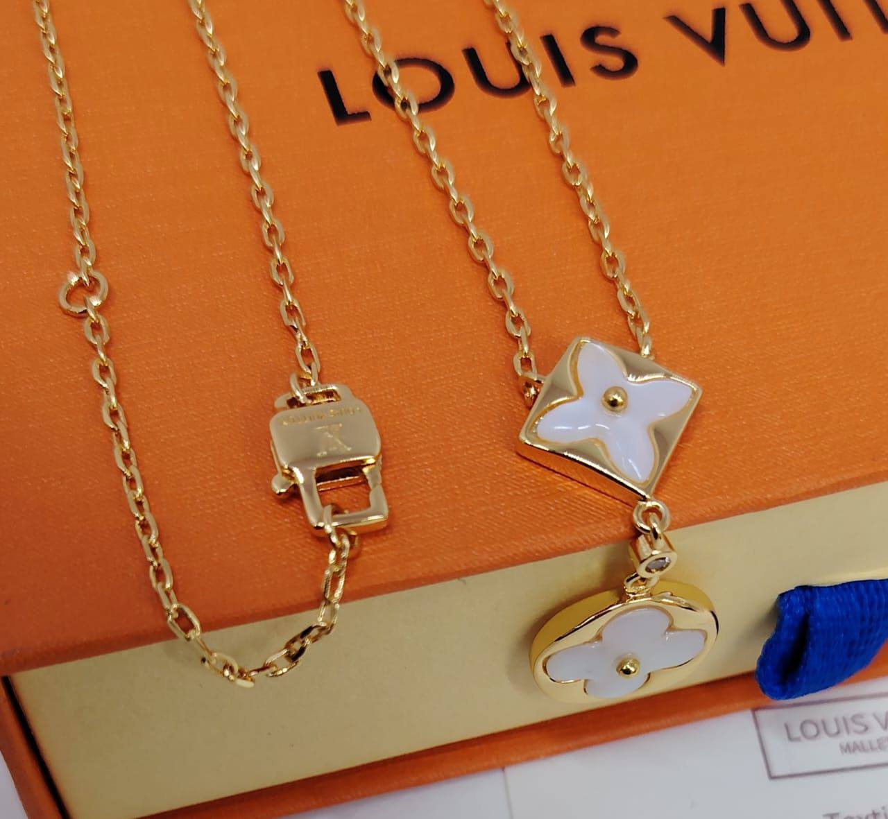 LV set 🦋
Necklace 
Earrings 
Bracelet 
*Master Quality* 💕

*150* AED normal box 📦

Zain48
♥️♥️♥️