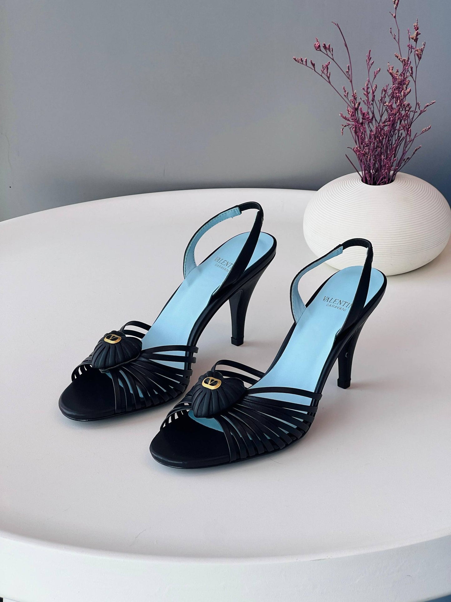 Valentino 
36_41
Super high quality* 
450 dhs❣️

Zain176
♥️♥️♥️