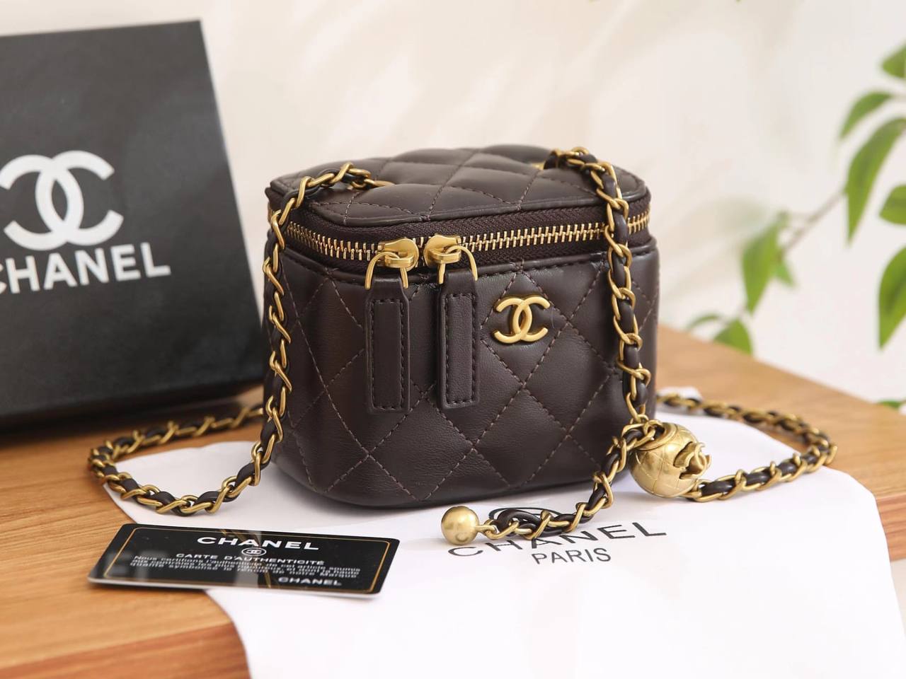 Chanel
90 dhs✅

with box
🎁🎁🎁

size small

Zain26
♥️♥️♥️