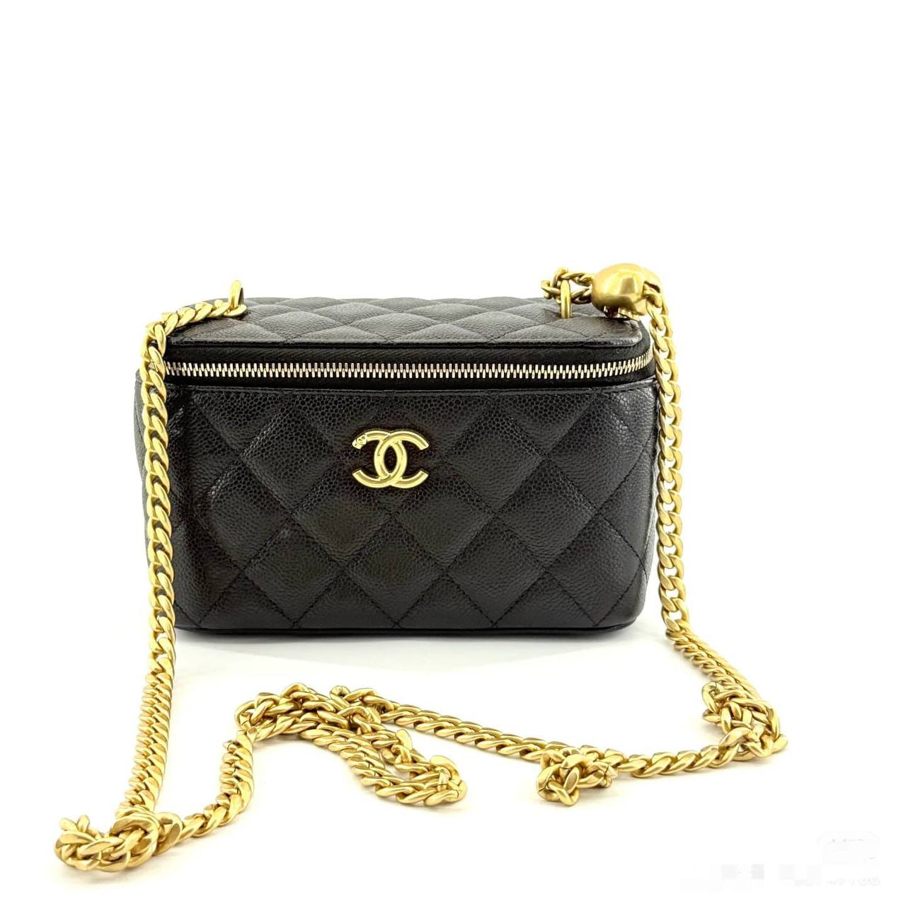 Chanel Makeup Style

95 dhs🪙💕
small size:12*11*7.5

100 dhs🪙💕
big size：17.5*8.5*11

with box
🎁🎁🎁
Very good quality

Zain07
♥️♥️♥️