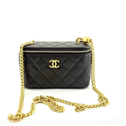 Chanel Makeup Style

95 dhs🪙💕
small size:12*11*7.5

100 dhs🪙💕
big size：17.5*8.5*11

with box
🎁🎁🎁
Very good quality

Zain07
♥️♥️♥️