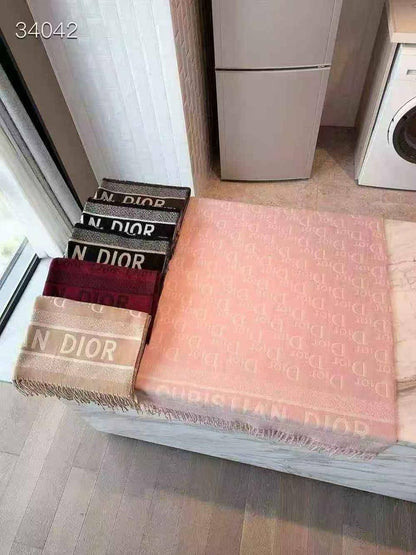 Scarf
Winter scarf cashmiri 
good quality
45 dhs❣️

Zain278
♥️♥️♥️
