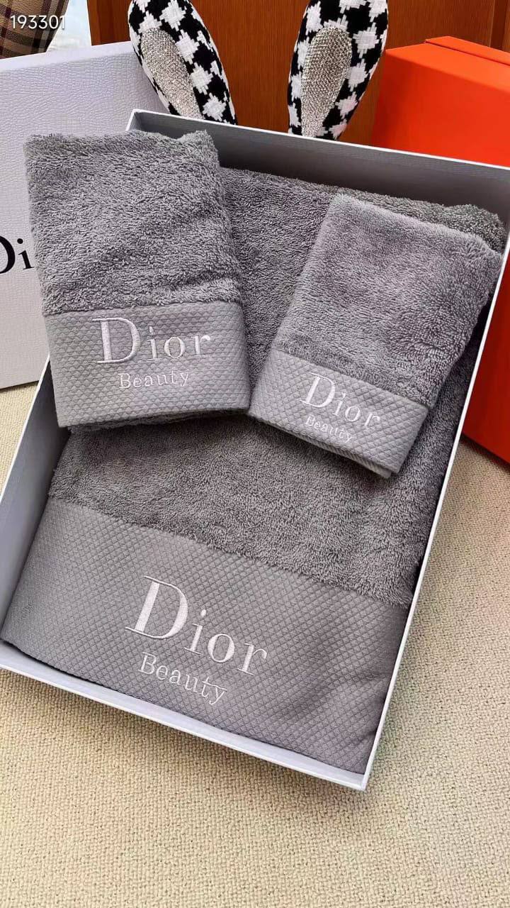 *New collections*
DIOR TOWEL                                          
*s 31x31*
*m 31x75*
*L 80x150*                                          
*Super Master quality*
380 dhs🇦🇪🇦🇪

Zain308
♥️♥️♥️