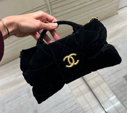 Chanel Mini Bow Bag
Master quality
22cm 

with double box🎁

230 dhs🪙💕

Zain95
♥️♥️♥️