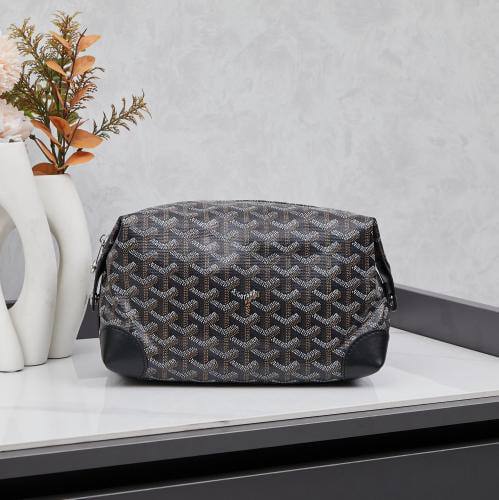 Goyard
220 dhs✅ 
with box
🎁🎁🎁

Very good quality

Zain131
♥️♥️♥️