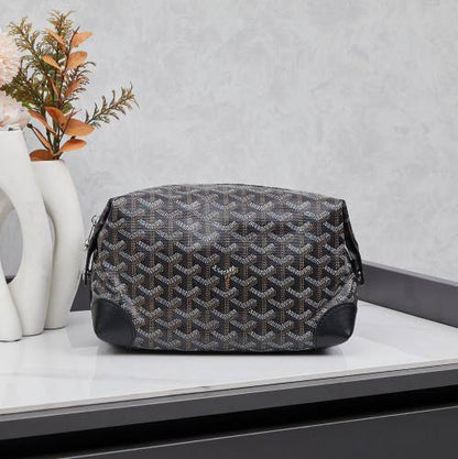 Goyard
220 dhs✅ 
with box
🎁🎁🎁

Very good quality

Zain131
♥️♥️♥️