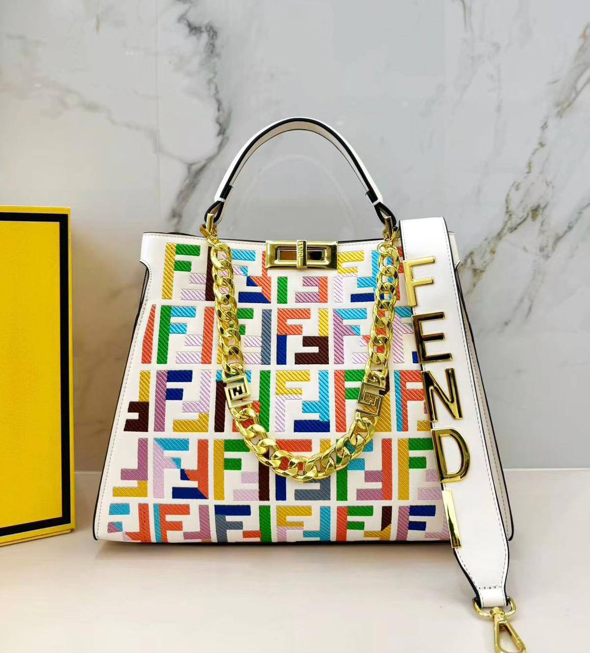 FENDI 
COPY ONE NEW CAME 
170 dhs💓

Zain39
♥️♥️♥️