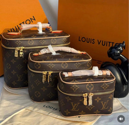 LV
1set 

high quality 
With box

270 dhs🇦🇪🇦🇪

Zain26
♥️♥️♥️