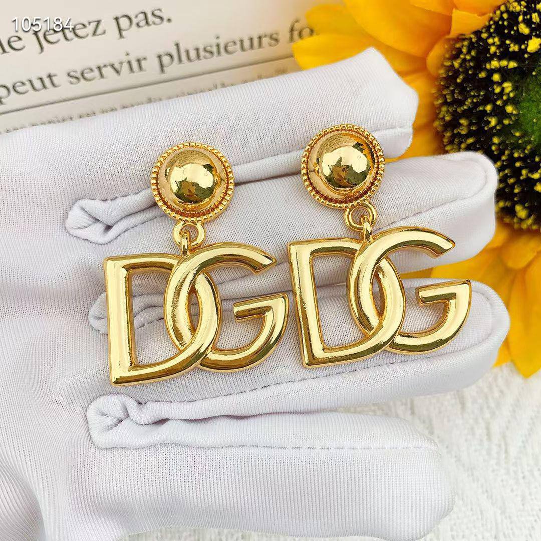 D&G 🔥*
Earring 🌊
Master quality 💯
With normal boxes 📦 
55 dhs✅

Zain216
♥️♥️♥️