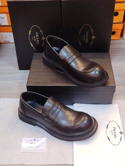 Dior   Prada   Gucci Valentino LV
 Good Quality, 
Size 40To 45
190 dhs✅

Zain16
♥️♥️♥️