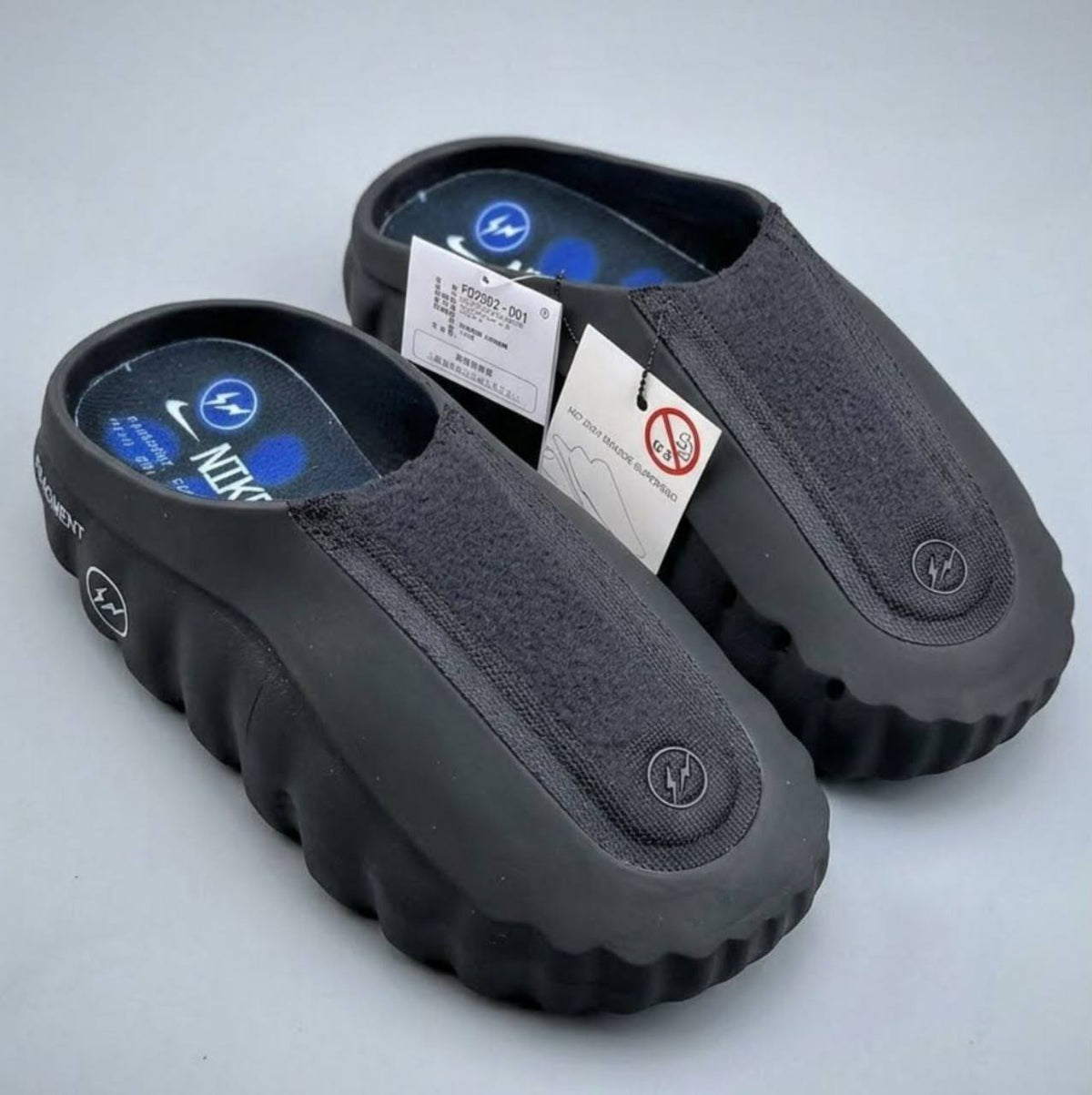 New 🆕 
Nike crocs 

36 TO 45
150 dhs🇦🇪🇦🇪

Zain183
♥️♥️♥️