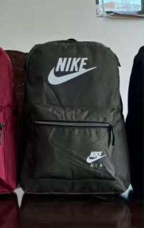 Nike
47*35 cm
55 dhs🇦🇪🇦🇪

Zain17
♥️♥️♥️