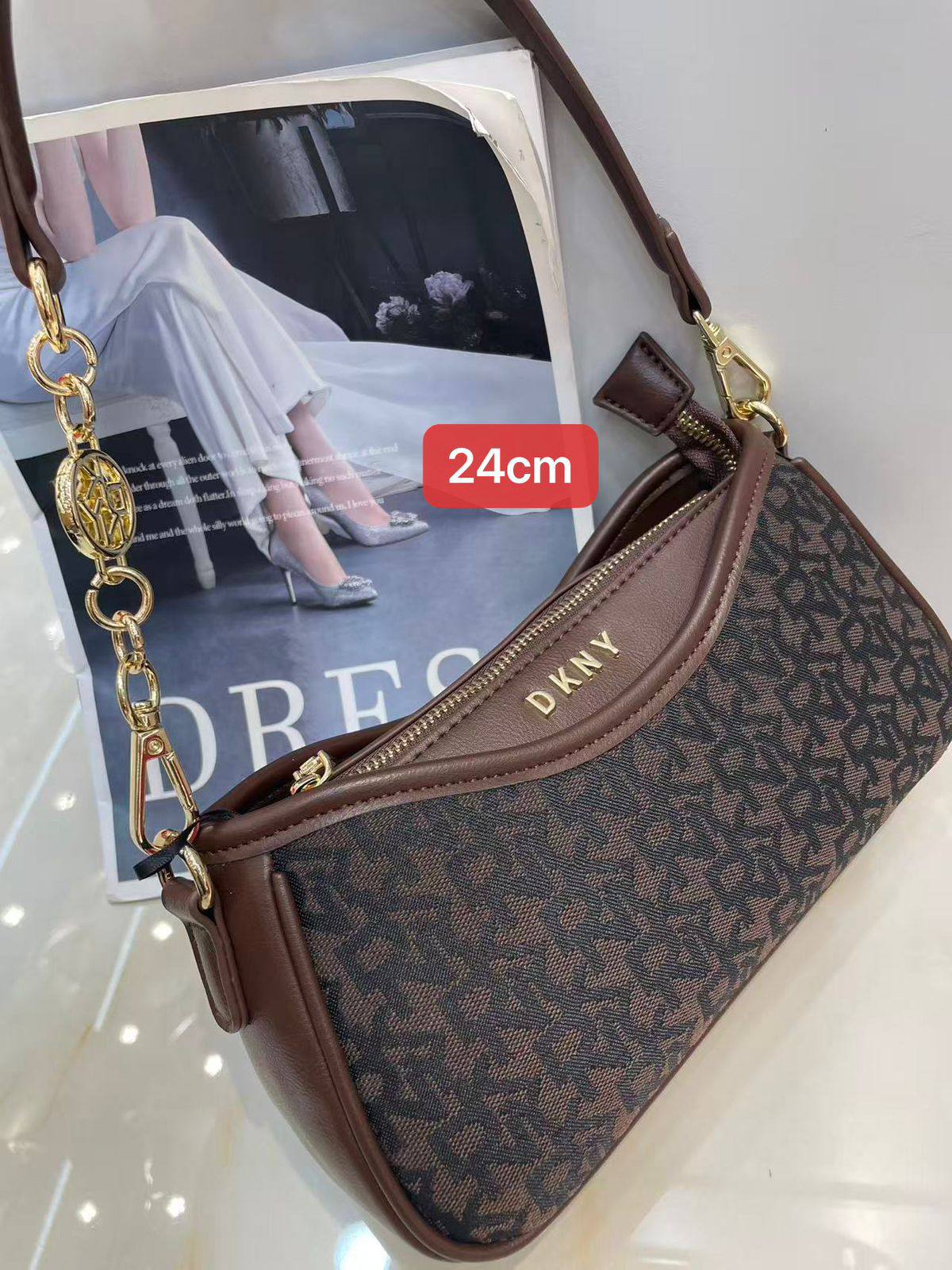 DKNY
95 dhs❣️

Zain102
♥️♥️♥️