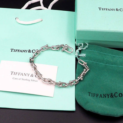 Tiffany ❤️‍🔥*
Bracelet 💥
Master quality 💯
With normal boxes 🗃️ 
55 dhs✅
With master box 📦 
90 dhs✅

Zain216
♥️♥️♥️