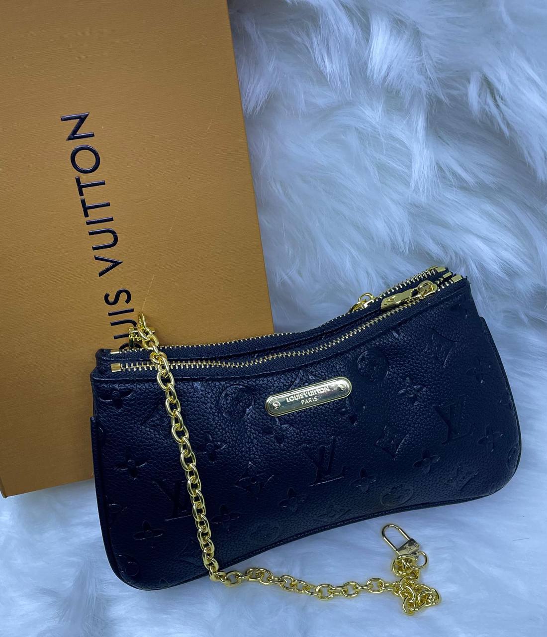 LV
95 dhs✅ 

with box
🎁🎁🎁

Zain72
♥️♥️♥️