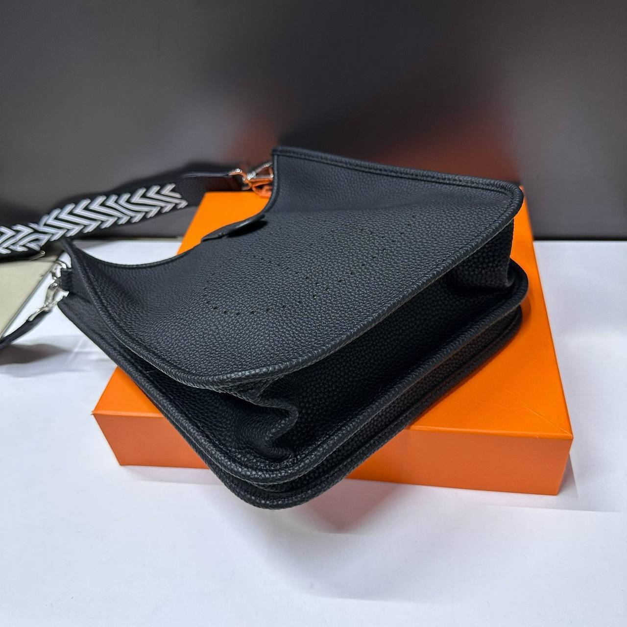 Hermes

25*24*12  cm

With box
🎁🎁🎁

80 dhs✅

Zain17
♥️♥️♥️