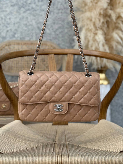 CHANEL
25cm
370 dhs✅
Top quality 
With box🎁

Zain167
♥️♥️♥️