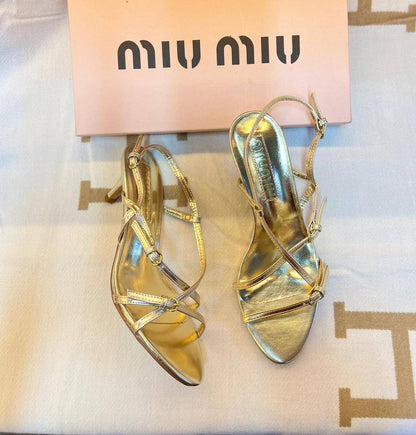 Miu Miu 😍
SIZE 36-41  
140 dhs✅

Zain88
♥️♥️♥️