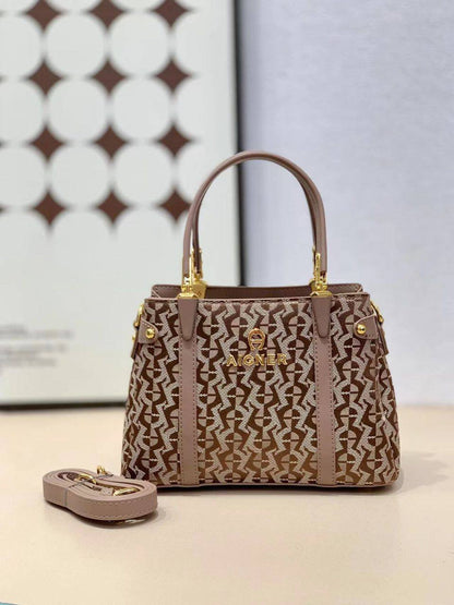 Aigner - DKNY
100 dhs✅
size：22cm
good-quality 

with box
🎁🎁🎁

Zain35
♥️♥️♥️