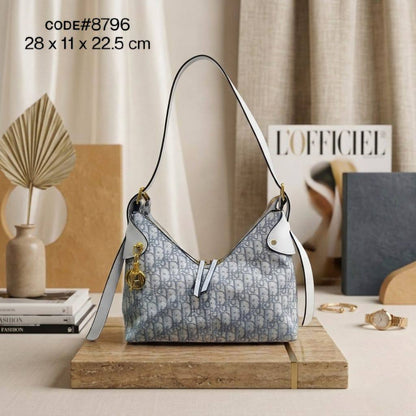 CHRISTIAN DIOR
ᴍᴇᴅɪᴜᴍ ᴠᴏʏᴀɢᴇ ʙᴀɢ
sʜᴏᴜʟᴅᴇʀ / ᴄʀᴏss ʙᴀɢ
ʟᴇᴀᴛʜᴇʀ & ᴄᴀɴᴠᴀs ᴏʙʟɪǫᴜᴇ
ɢᴏʟᴅ ʜᴀʀᴅᴡᴀʀᴇ
sɪᴢᴇ: 28 cm

70 dhs✅

Zain31
♥️♥️♥️
