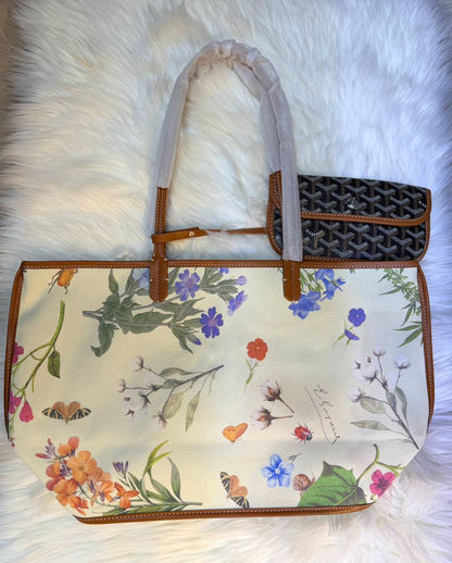 Goyard
reversible, high quality, 
size... 46* 28 cm 
95 dhs🇦🇪

Zain12
♥️♥️♥️
