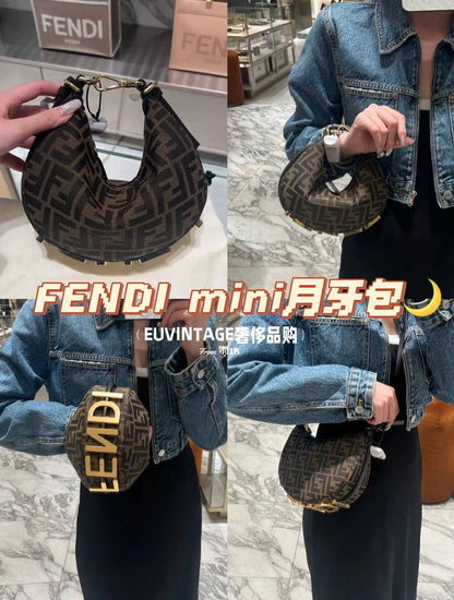 Fendi
100 dhs✅
size：20cm
Good-quality 

with box
🎁🎁🎁

Zain35
❤️❤️❤️