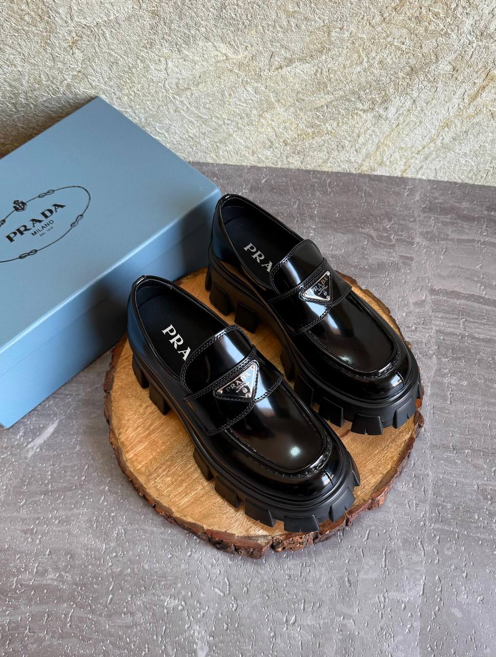 PRADA 
SuperMaster Quality 💯
450 dhs💓
Size: 36-41💥

Zain171
♥️♥️♥️