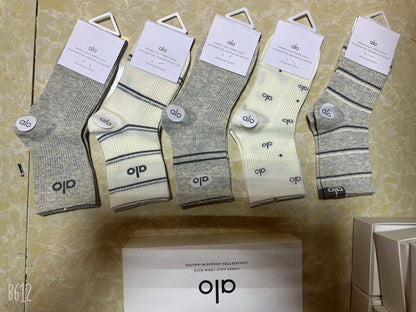 ALO 
5in 1 
30 dhs❣️

with box
🎁🎁🎁

Zain90
♥️♥️♥️