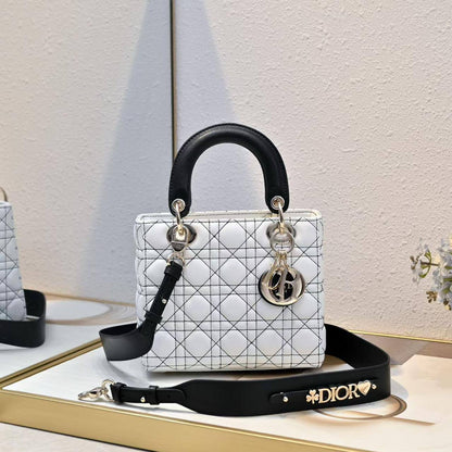 Dior
Master
270 dhs🪙🌨️

Zain153
♥️♥️♥️