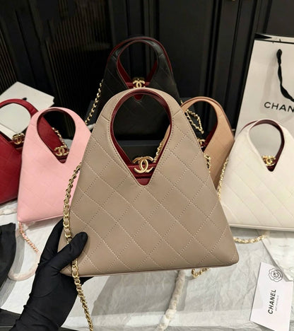 CHANEL
MASTER QUALITY 
WITH BOX 
320 dhs🇦🇪🇦🇪

Zain295
♥️♥️♥️