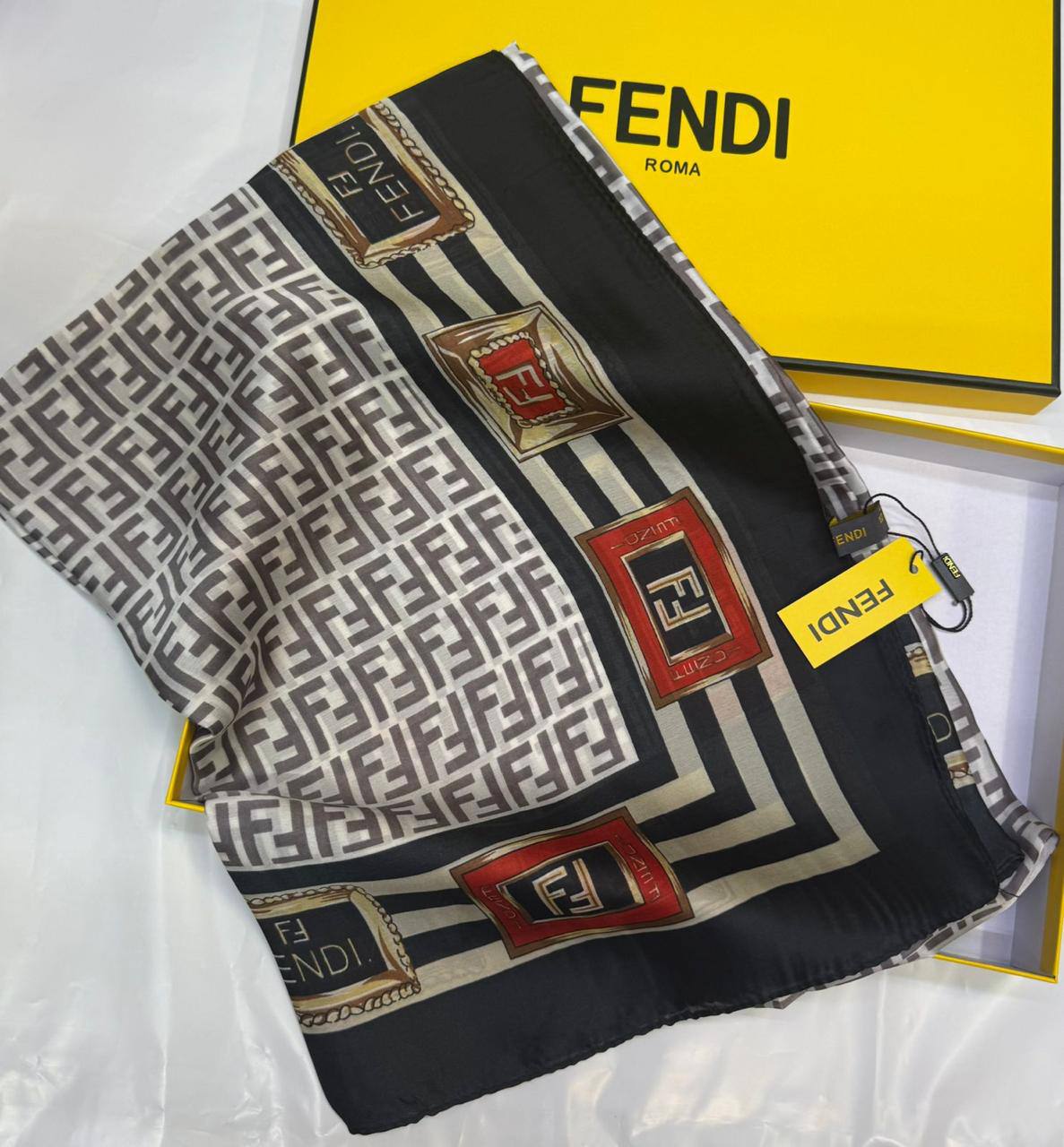 Hermes
Silk scarf 
40 dhs✅
55 dhs✅ 

with box🎁🎁🎁

Zain93
♥️♥️♥️