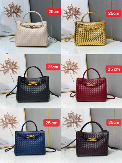 Bottega
 25cm 
with box 
110 dhs✅

Zain168
♥️♥️♥️