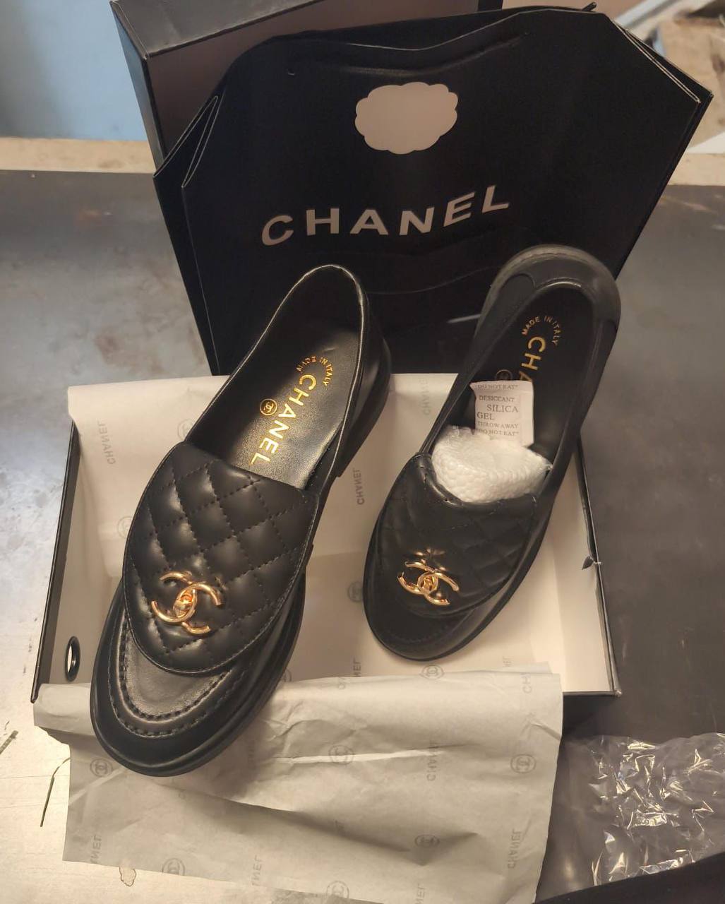 Chanel

size 36 to 41

130 dhs✅

Zain103
♥️♥️♥️