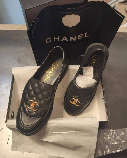 Chanel

size 36 to 41

130 dhs✅

Zain103
♥️♥️♥️