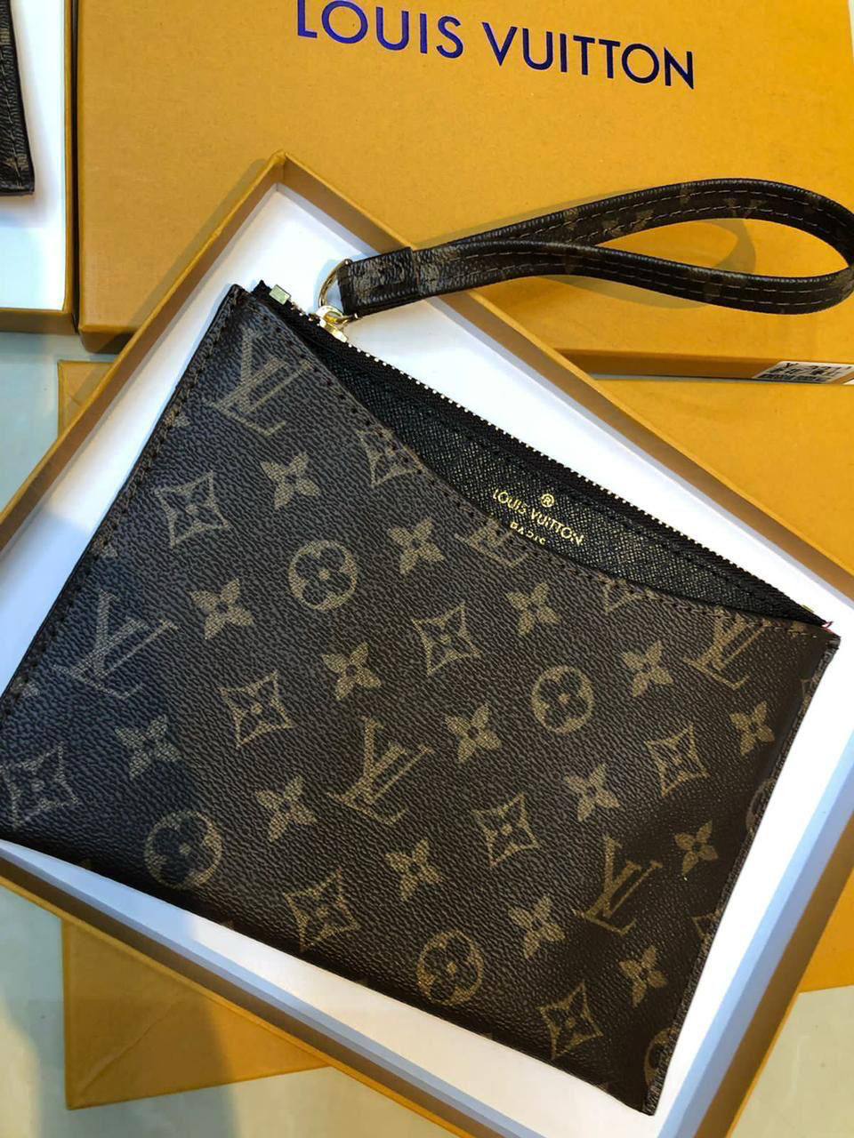 LV Clutch
55 dhs🗽

with box
🎁🎁🎁

Zain90
♥️♥️♥️