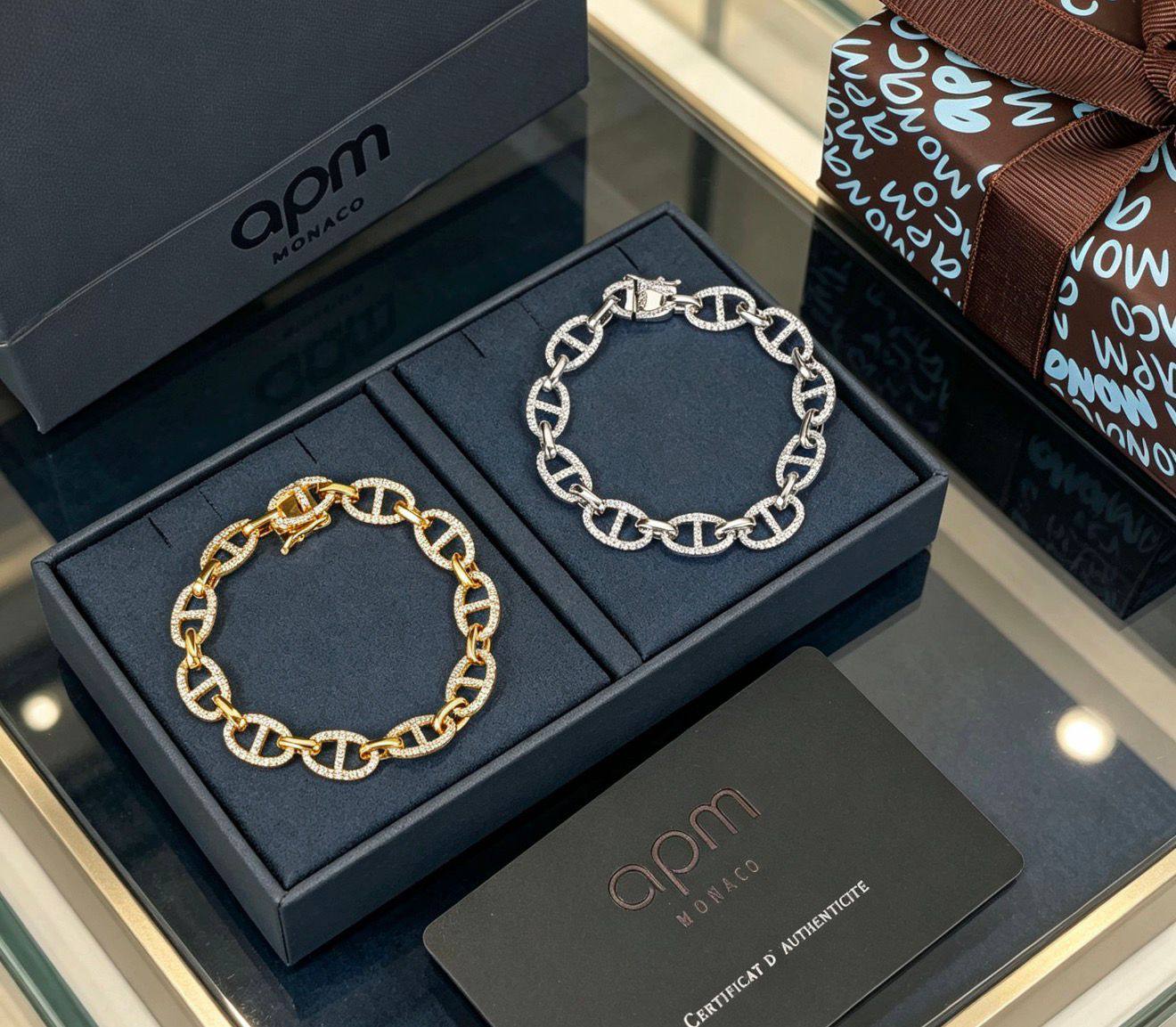 APM SET
Necklace ✨
Earring 🐦‍🔥
Bracelet 🔥
Ring 💍 available size👇
6,7,8,9
With normal boxes 📦 
250 dhs🇦🇪🇦🇪

With master box 🗃️ 
260 dhs🇦🇪🇦🇪

Zain216
♥️♥️♥️