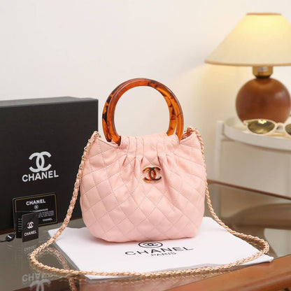 CHANEL 
good quality

100 dhs💓

Zain17
♥️♥️♥️