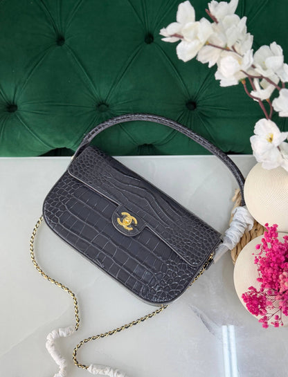 CHANEL✨
Available original box 📦 
With full packing 🎀🎀
Super high quality 💥💥

For Price 👇 WhatsApp✅
0568585901 
0507557372
0552275751 Owner Zain 👌

Zain283
♥️♥️♥️
