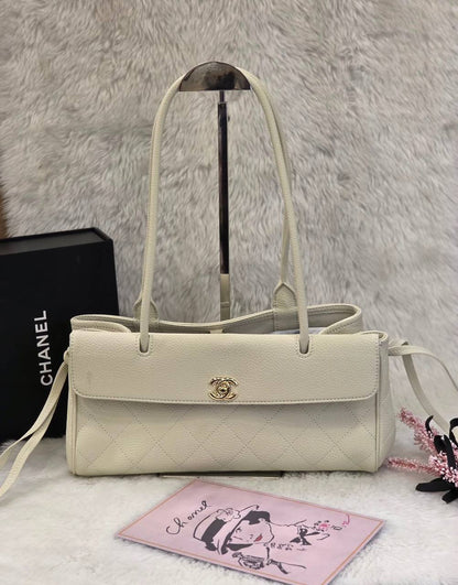 Chanel 
Master❣️❣️
  31Cm With Box
320 dhs🇦🇪🇦🇪

Zain131
♥️♥️♥️