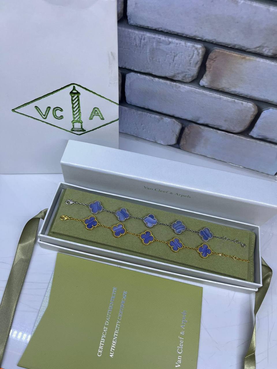 VCA ❤️‍🔥*
Bracelet 🦋
Copy one ✨
Offer price 🐦‍🔥
With normal boxes 📦 
40 dhs🪙🌨️
With master box 📦 
75 dhs🪙🌨️

Zain216
♥️♥️♥️